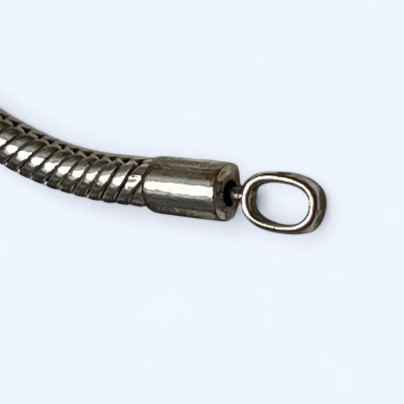 Pandora - Picture 4 of 8